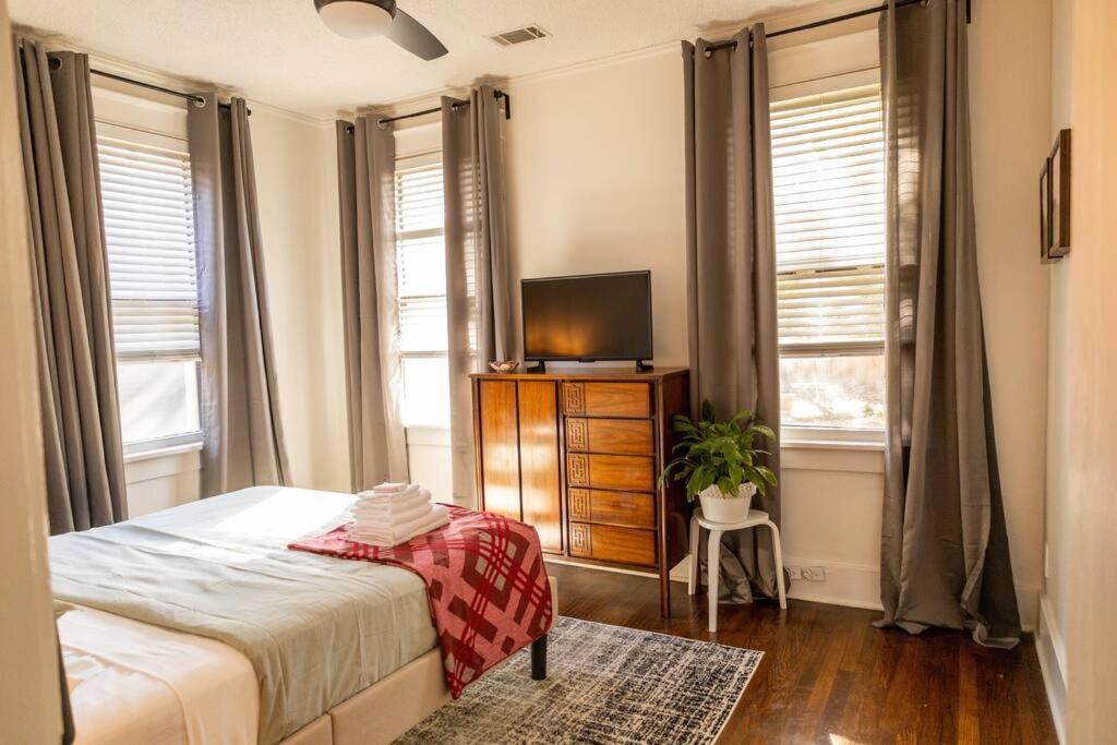 J Birds' Bungalow In The Heart Of Midtown Мемфис Экстерьер фото