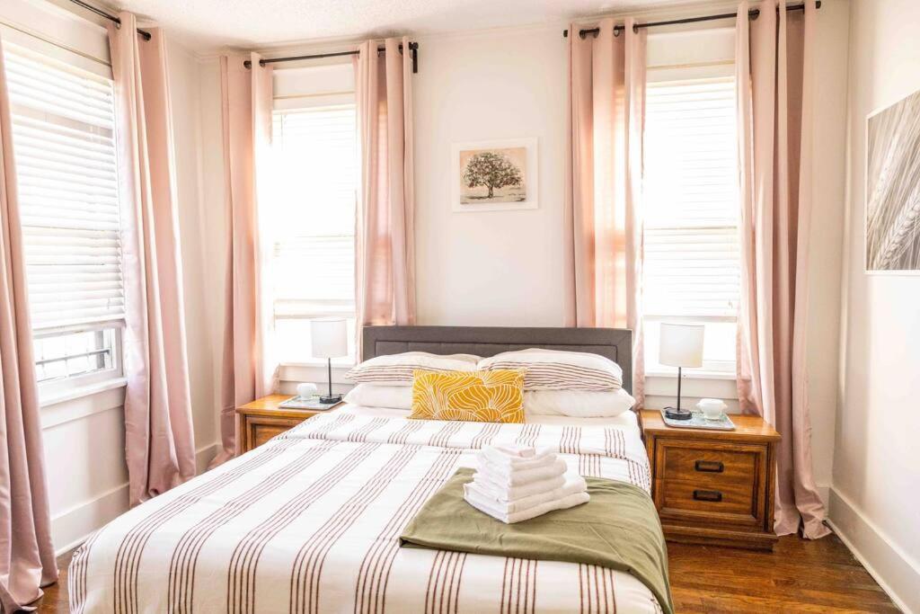 J Birds' Bungalow In The Heart Of Midtown Мемфис Экстерьер фото